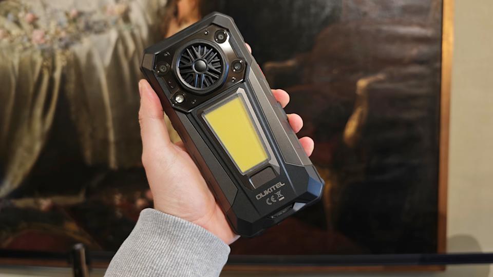 Tűzgyújtásra is képes telefon az MWC 2026-on! 3 Tűzgyújtásra is képes telefon az MWC 2026-on!