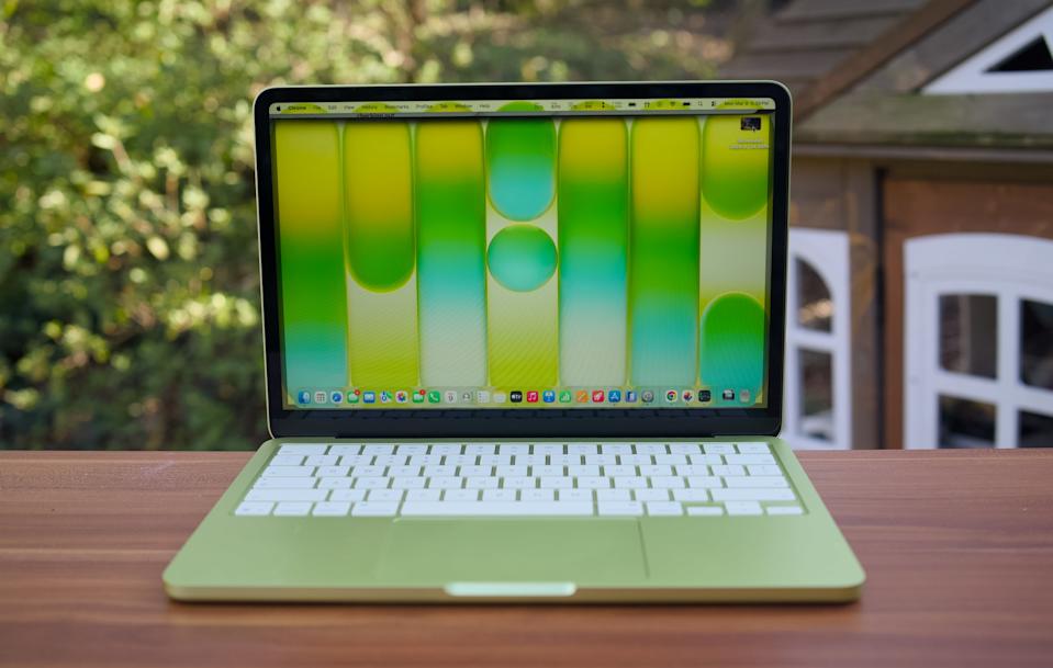 MacBook Neo: Fedezd fel John Ternus Apple-át!