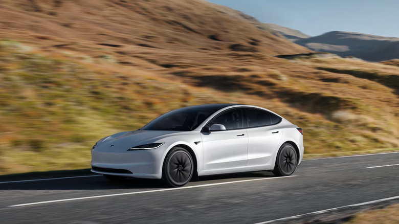 Tesla: Kínai gyártású Model 3 elérhető Kanadában, olcsón!