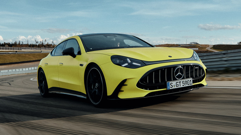 Mercedes-AMG 1,153 lóerős elektromos GT: Porschéval szemben!